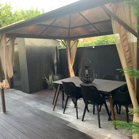 La Dolce Villa: Retreat With Seasonal Heated Pool Villa Bordeaux