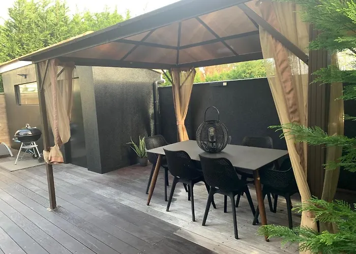 La Dolce Villa: Retreat With Seasonal Heated Pool Villa Bordeaux