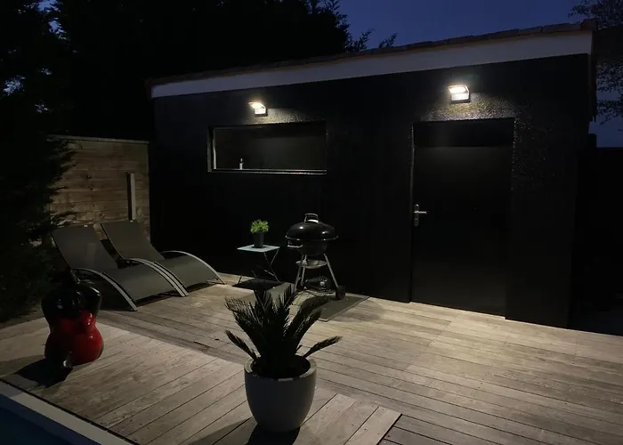 Villa La Dolce Villa: Retreat With Seasonal Heated Pool