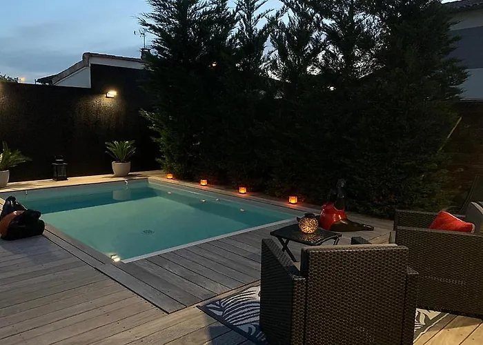 Villa La Dolce Villa: Retreat With Seasonal Heated Pool